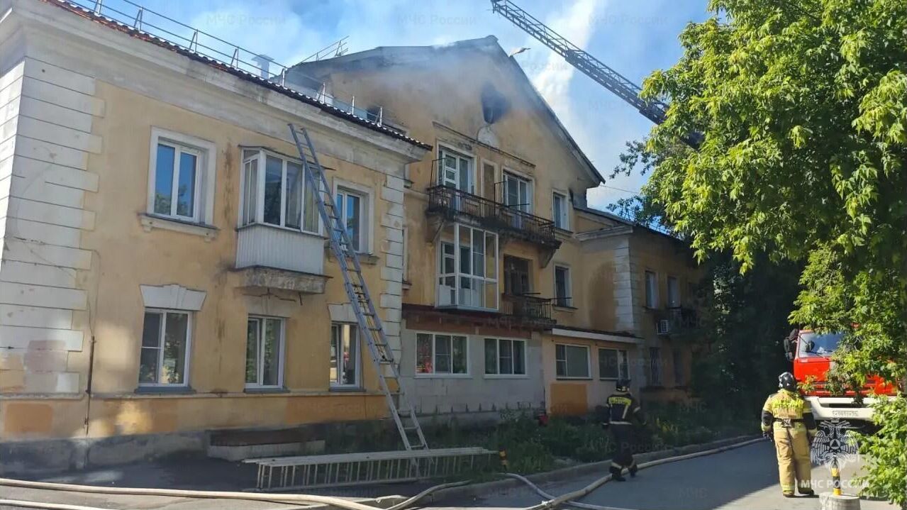 Названа вероятная причина пожара в жилом доме в Новосибирске