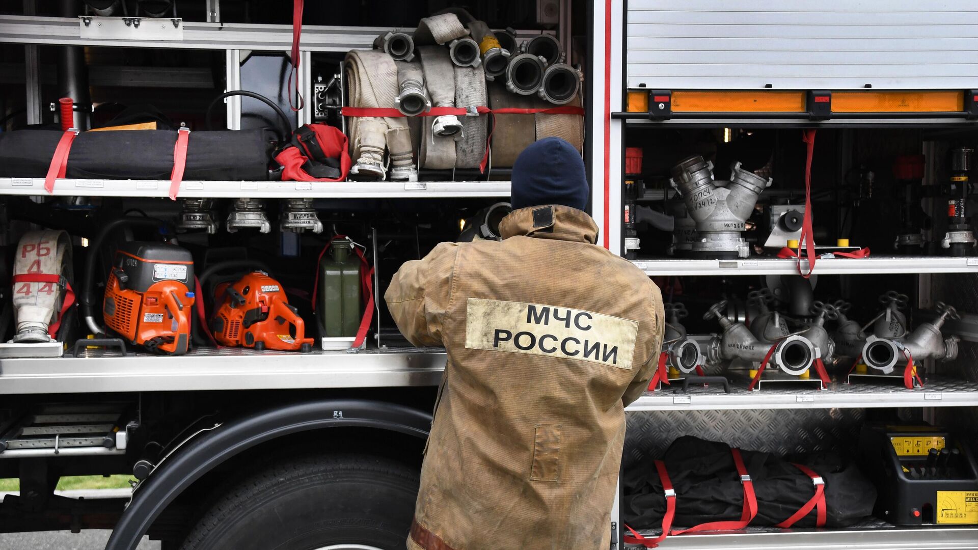 Беспилотник ВСУ атаковал бензовоз на заправке в Скадовске