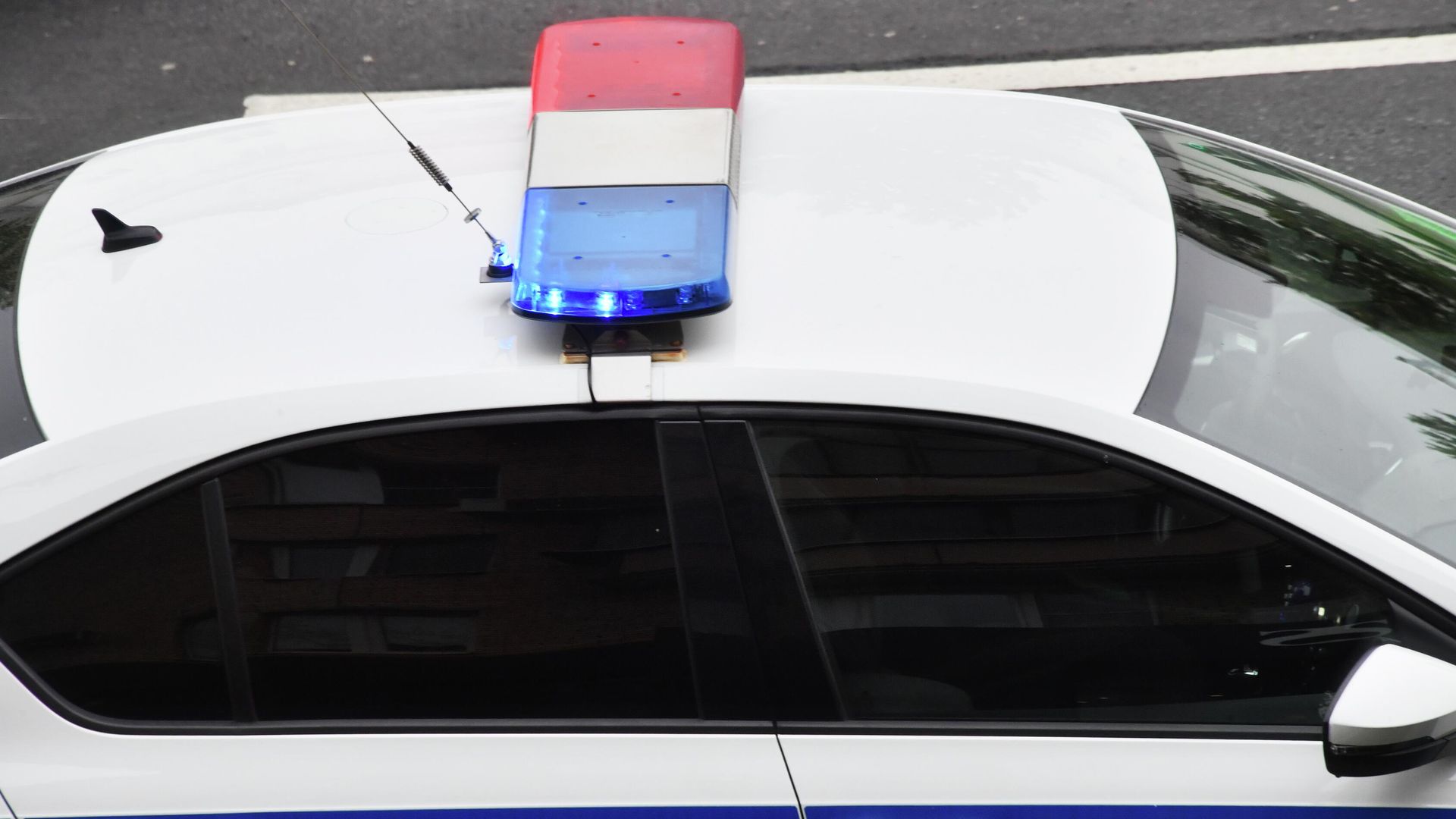 Два грузовика столкнулись и один загорелся на юго-востоке Москвы