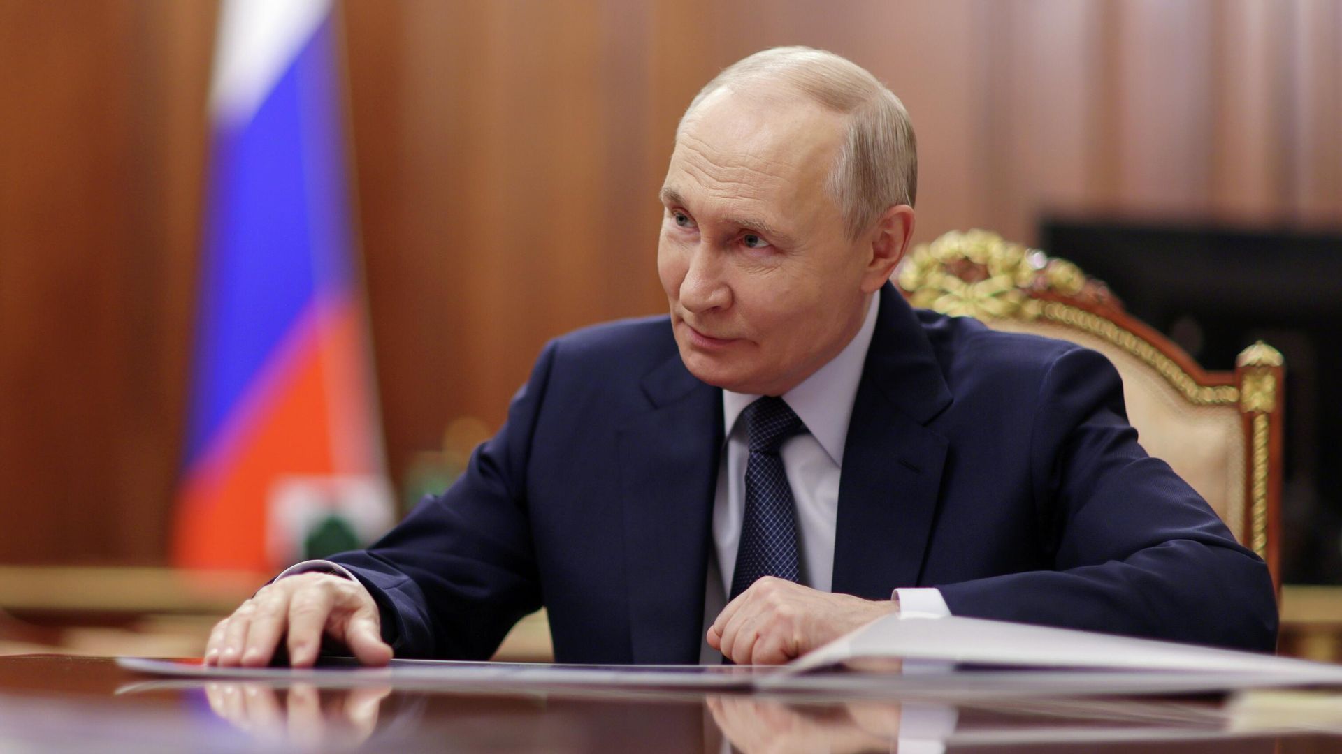 Путин сообщил о росте престижа профессии учителя