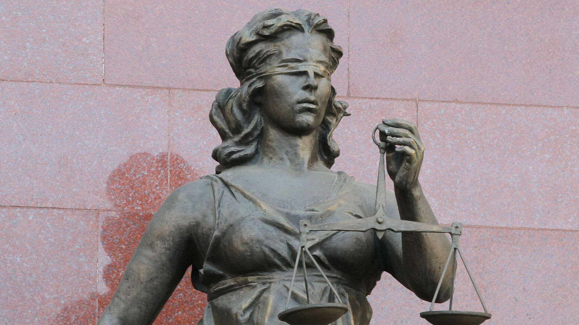 В Дагестане задержаны пять человек по подозрению в незаконном обороте оружия