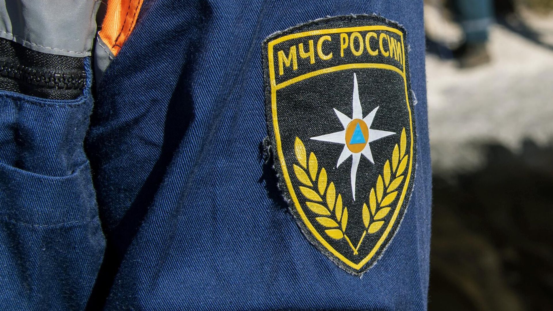 В Уфе пенсионер оказался на шестиметровом дереве и не смог спуститься